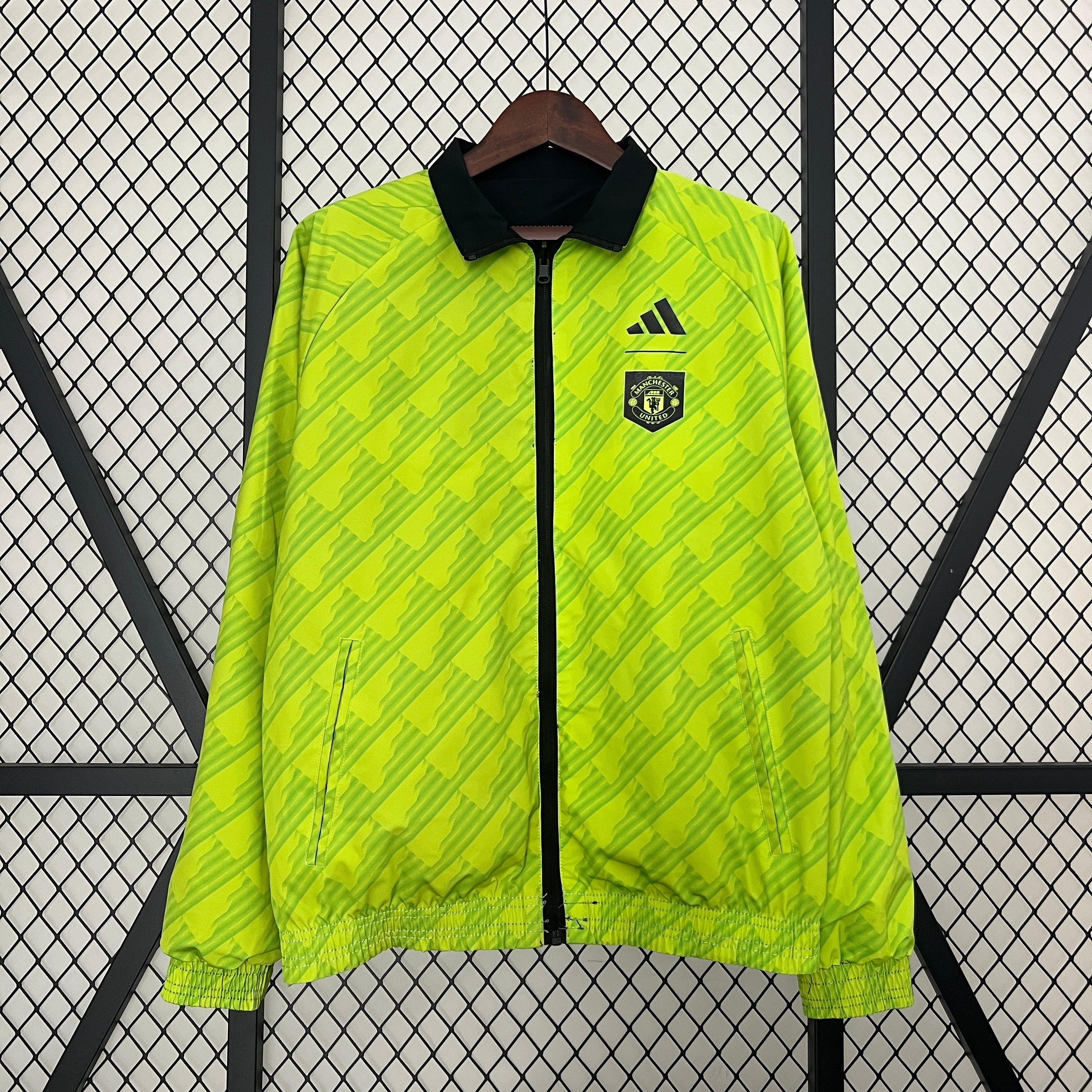 מנצ'סטר יונייטד מעיל 24/25